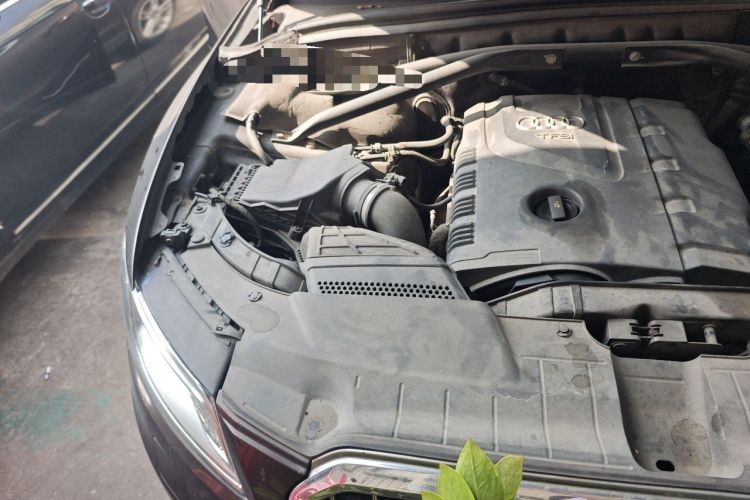Used Audi Q5 2013 40 TFSI Ambition Engine Bay Right