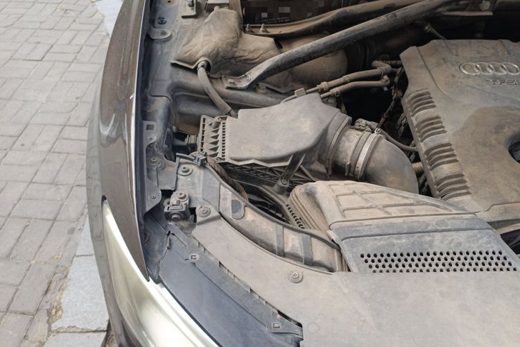 Used Audi Q5 2013 40 TFSI Ambition Engine Bay Right