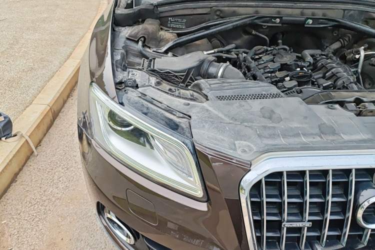Used Audi Q5 2013 40 TFSI Ambition Engine Bay Right
