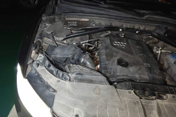 Used Audi Q5 2013 40 TFSI Ambition Engine Bay Right