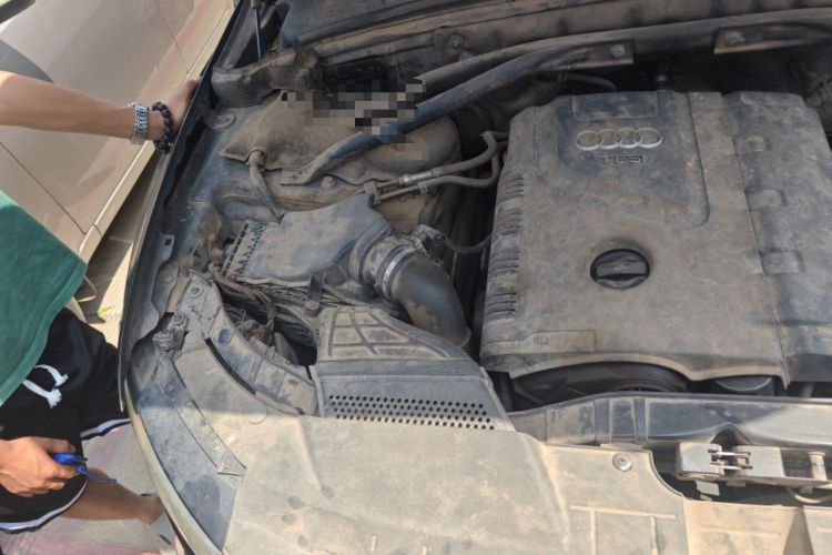 Used Audi Q5 2013 40 TFSI Ambition Engine Bay Right