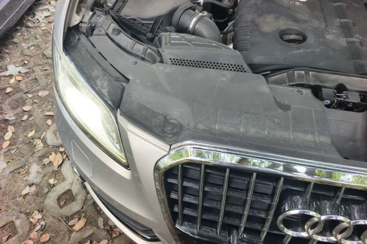 Used Audi Q5 2013 40 TFSI Technology Edition Engine Bay Right