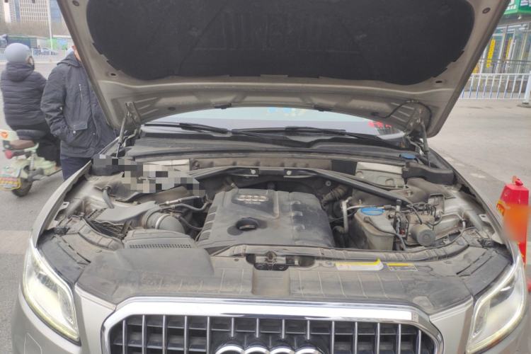 Used Audi Q5 2013 40 TFSI Comfort Edition Engine Bay
