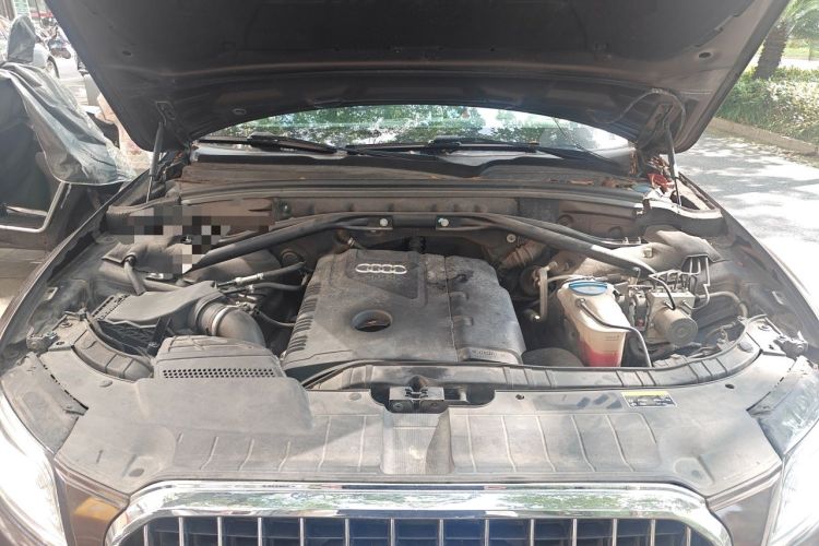 Used Audi Q5 2013 40 TFSI Technology Edition Engine Bay
