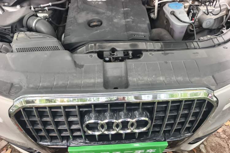 Used Audi Q5 2013 40 TFSI Technology Edition Engine Bay