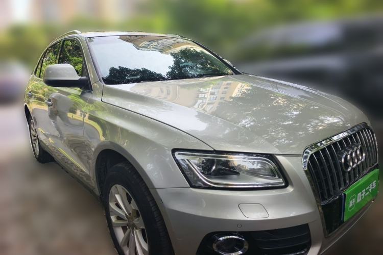 Used Audi Q5 2013 40 TFSI Technology Edition Front Right 45 Deg