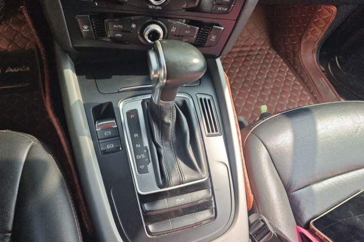 Used Audi Q5 2013 40 TFSI Ambition Gear Lever