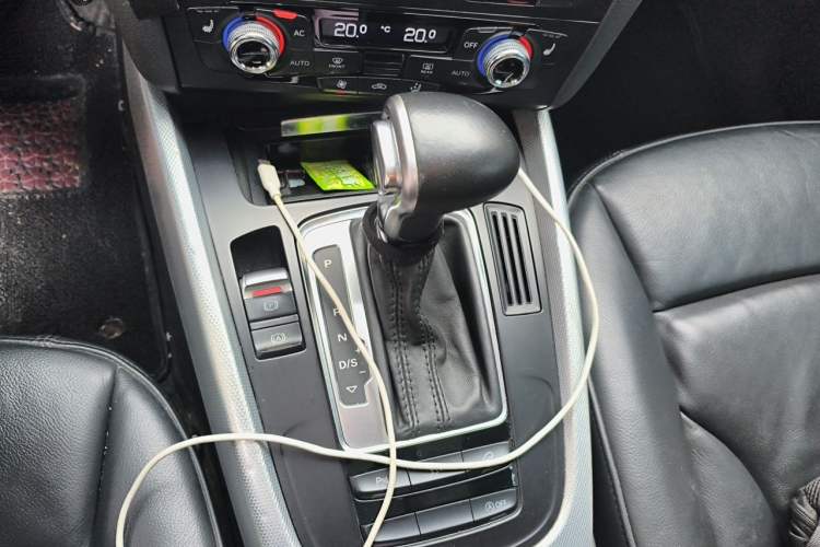 Used Audi Q5 2013 40 TFSI Technology Edition Gear Lever