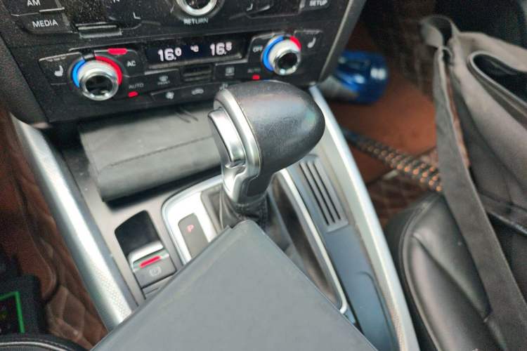 Used Audi Q5 2013 40 TFSI Technology Edition Gear Lever