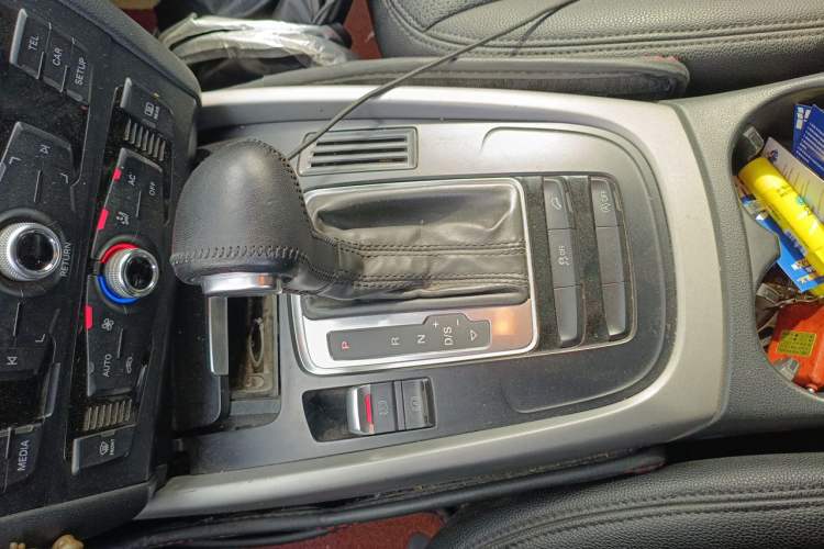 Used Audi Q5 2013 40 TFSI Ambition Gear Lever