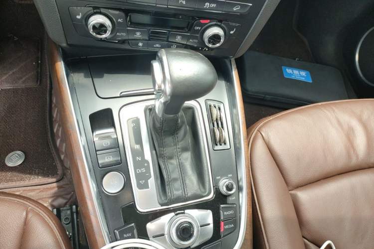 Used Audi Q5 2013 40 TFSI Comfort Edition Gear Lever