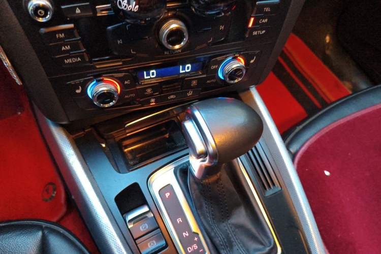 Used Audi Q5 2013 40 TFSI Comfort Edition Gear Lever