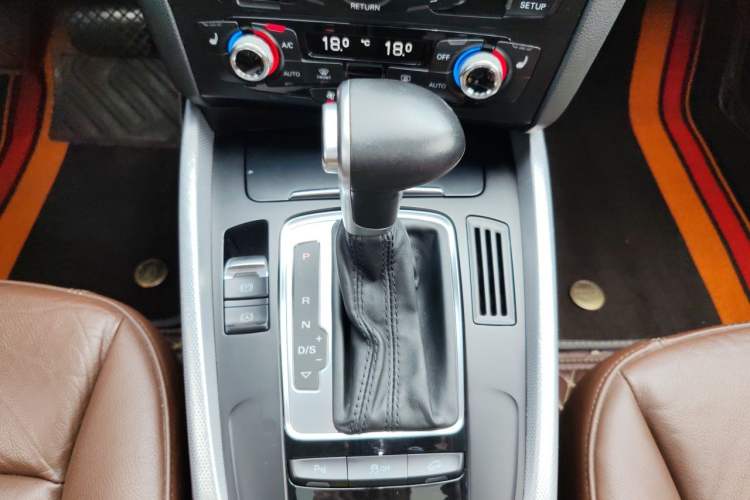Used Audi Q5 2013 40 TFSI Technology Edition Gear Lever