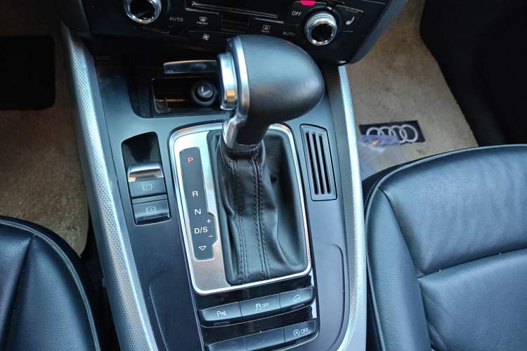 Used Audi Q5 2013 40 TFSI Technology Edition Gear Lever
