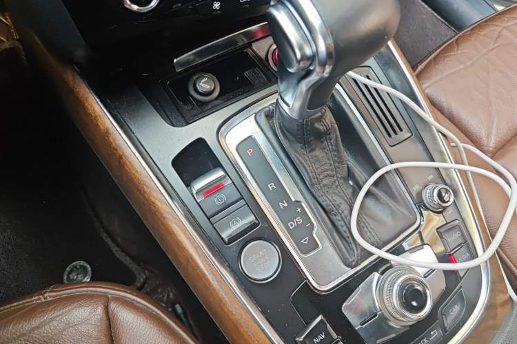 Used Audi Q5 2013 40 TFSI Comfort Edition Gear Lever