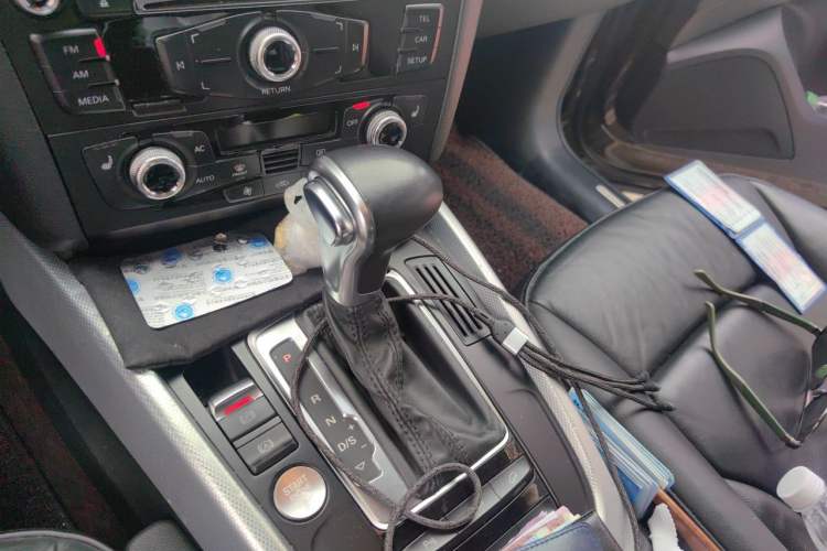 Used Audi Q5 2013 40 TFSI Technology Edition Gear Lever