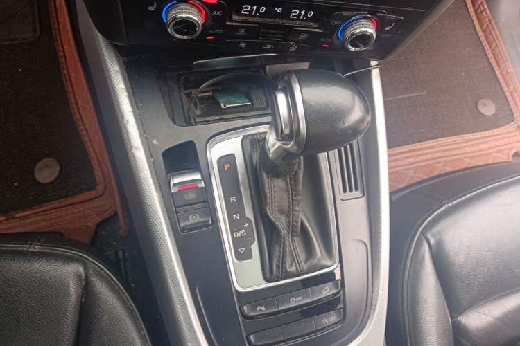 Used Audi Q5 2013 40 TFSI Technology Edition Gear Lever
