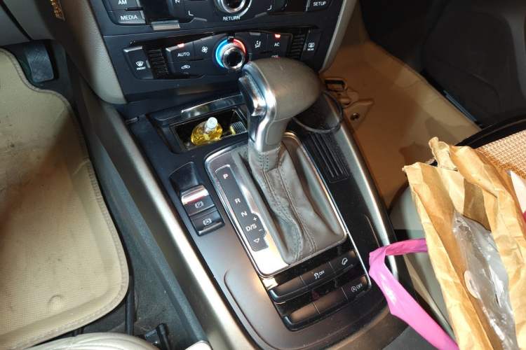 Used Audi Q5 2013 40 TFSI Ambition Gear Lever