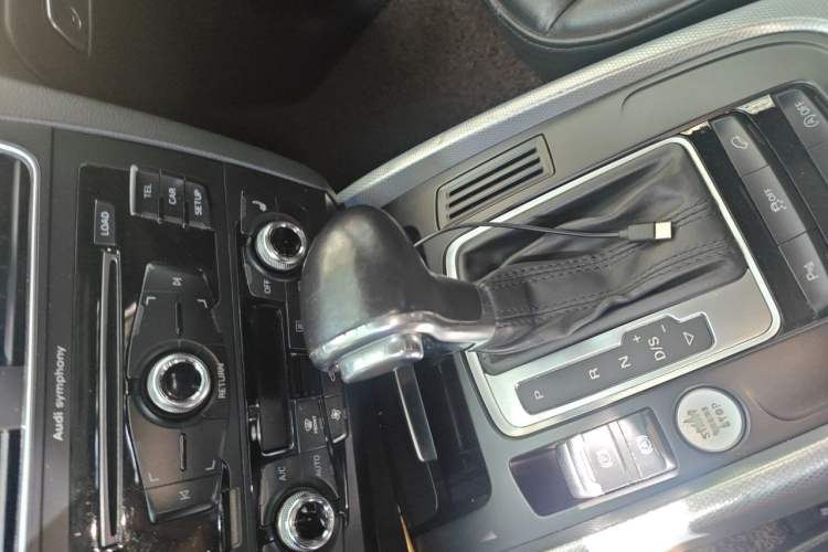 Used Audi Q5 2013 40 TFSI Technology Edition Gear Lever