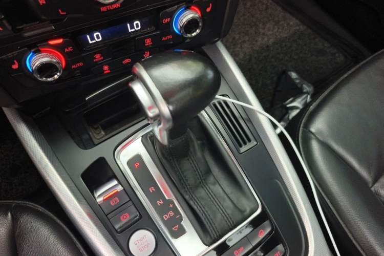 Used Audi Q5 2013 40 TFSI Technology Edition Gear Lever
