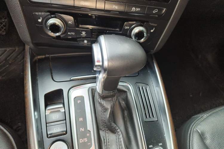 Used Audi Q5 2013 40 TFSI Technology Edition Gear Lever