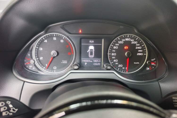 Used Audi Q5 2013 40 TFSI Technology Edition Instrument Cluster