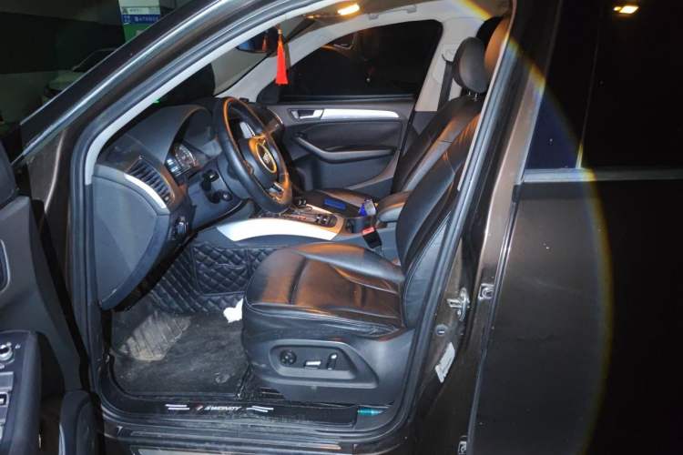 Used Audi Q5 2013 40 TFSI Technology Edition Left Front Seat