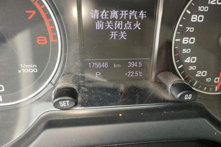 Used Audi Q5 2013 40 TFSI Comfort Edition Odometer Close Up