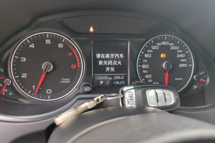 Used Audi Q5 2013 40 TFSI Technology Edition Odometer Close Up