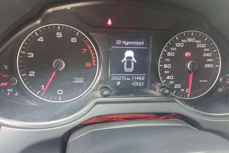 Used Audi Q5 2013 40 TFSI Technology Edition Odometer Close Up