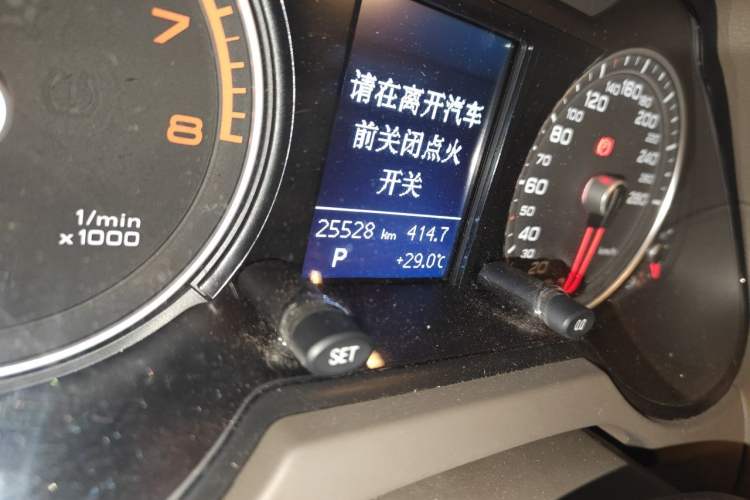 Used Audi Q5 2013 40 TFSI Ambition Odometer Close Up