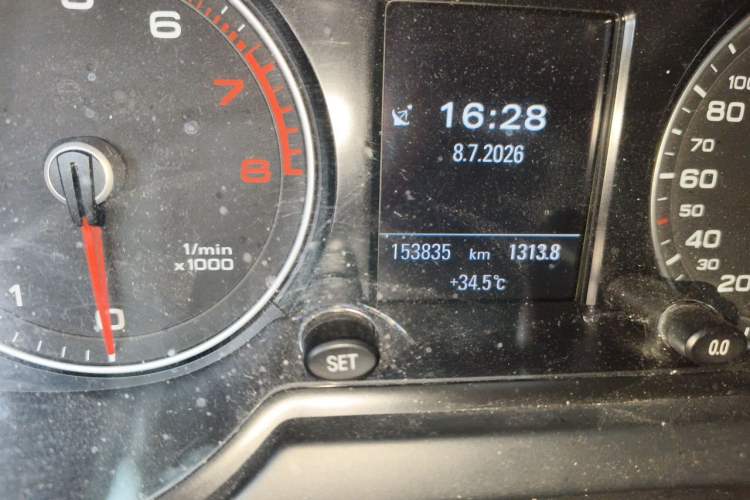 Used Audi Q5 2013 40 TFSI Technology Edition Odometer Close Up