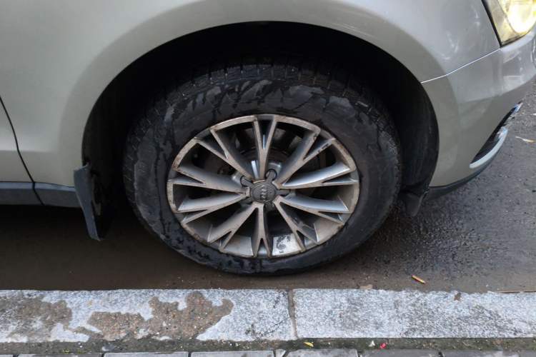 Used Audi Q5 2013 40 TFSI Comfort Edition Right Front Wheel Hub