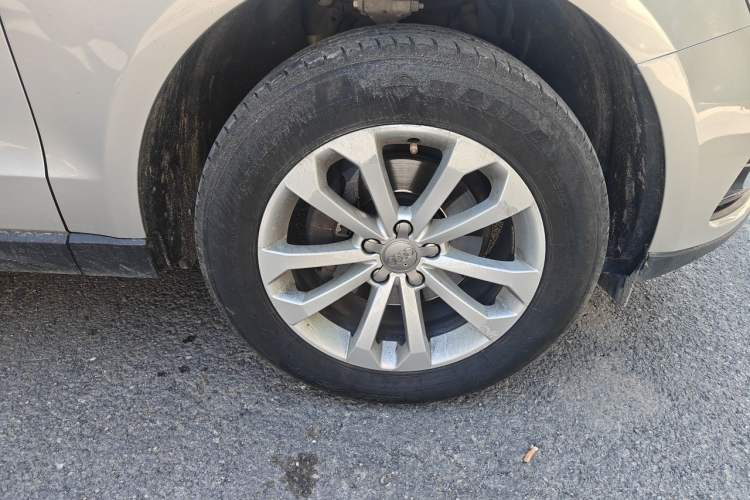 Used Audi Q5 2013 40 TFSI Technology Edition Right Front Wheel Hub