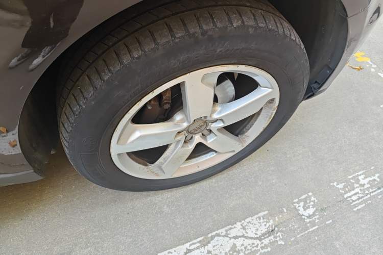 Used Audi Q5 2013 40 TFSI Comfort Edition Right Front Wheel Hub