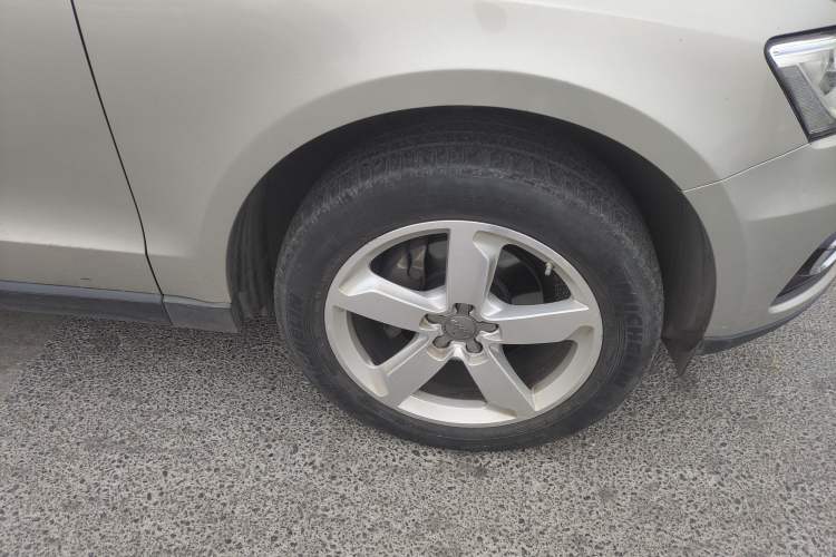 Used Audi Q5 2013 40 TFSI Comfort Edition Right Front Wheel Hub