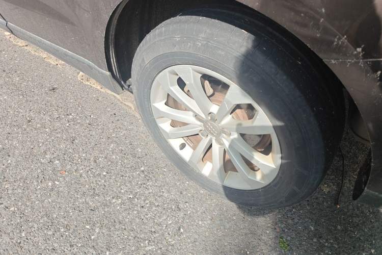 Used Audi Q5 2013 40 TFSI Technology Edition Right Front Wheel Hub