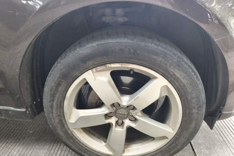Used Audi Q5 2013 40 TFSI Technology Edition Right Front Wheel Hub