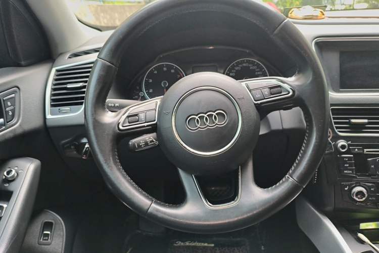 Used Audi Q5 2013 40 TFSI Technology Edition Steering Wheel