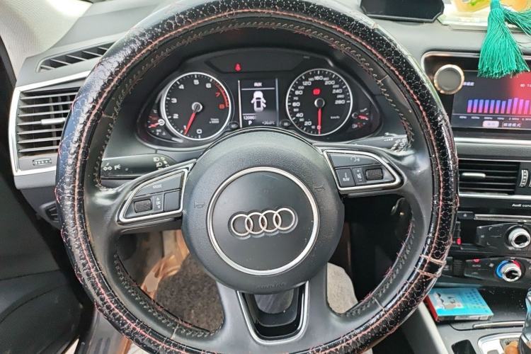 Used Audi Q5 2013 40 TFSI Ambition Steering Wheel