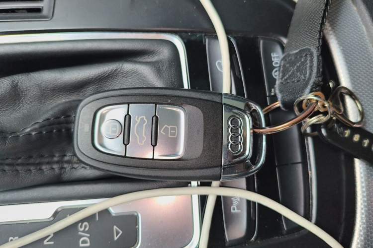 Used Audi Q5 2013 40 TFSI Technology Edition Vehicle Key