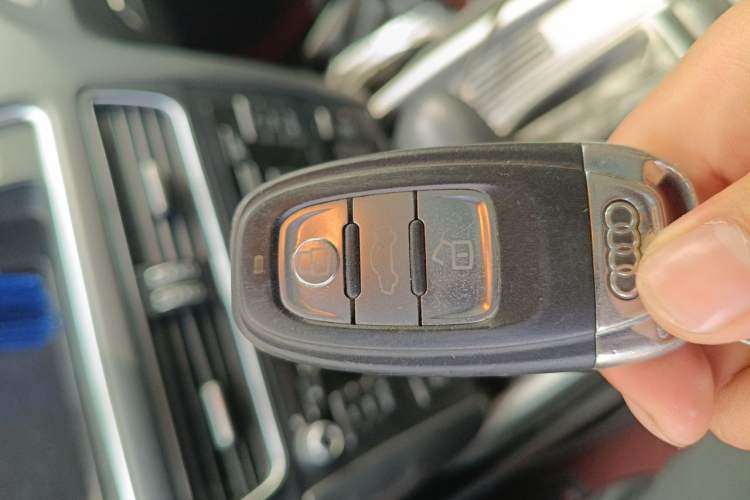 Used Audi Q5 2013 40 TFSI Ambition Vehicle Key
