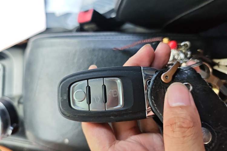 Used Audi Q5 2013 40 TFSI Ambition Vehicle Key