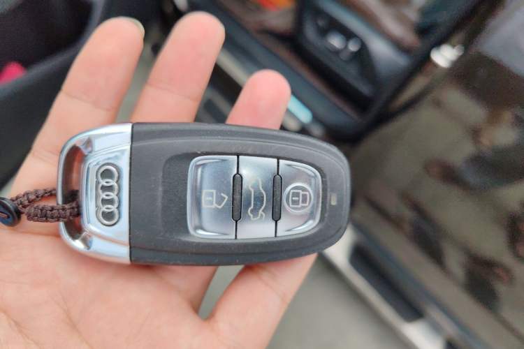 Used Audi Q5 2013 40 TFSI Technology Edition Vehicle Key