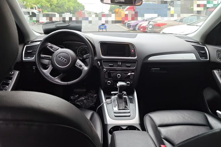 Used Audi Q5 2013 40 TFSI Technology Edition Center Console