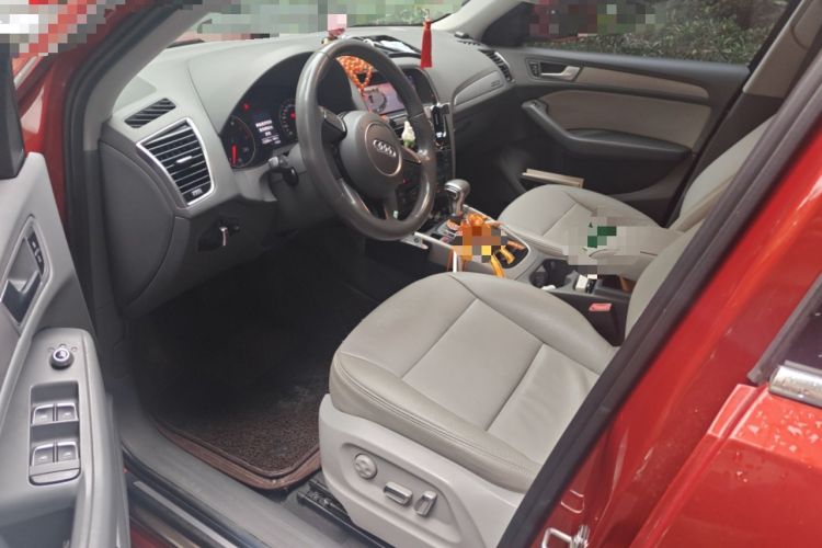 Used Audi Q5 2013 40 TFSI Ambition Driver Seat