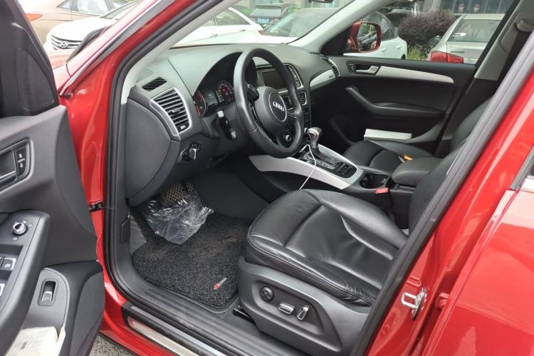 Used Audi Q5 2013 40 TFSI Technology Edition Driver Seat