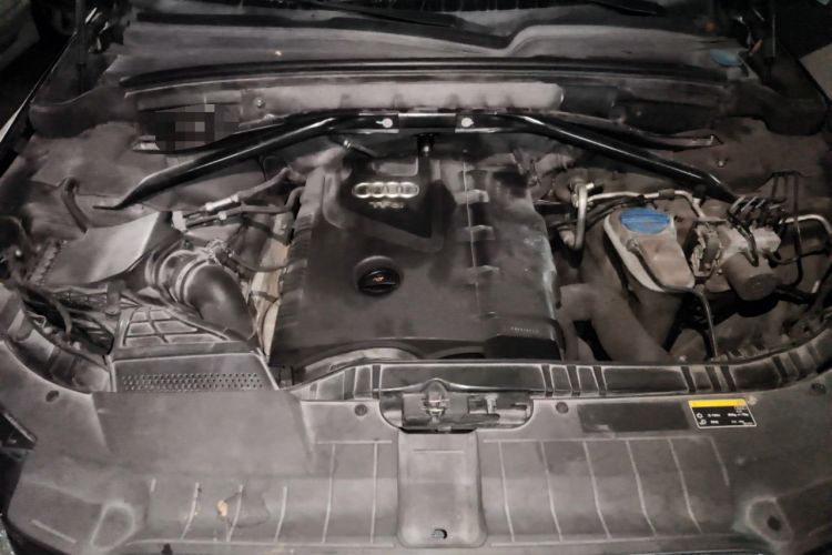Used Audi Q5 2013 40 TFSI Comfort Edition Engine Bay