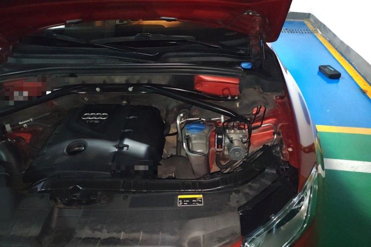 Used Audi Q5 2013 40 TFSI Comfort Edition Engine Bay Left