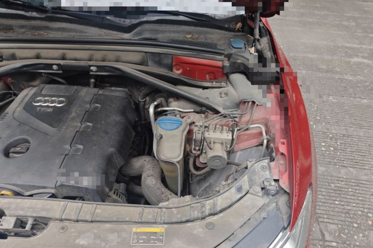 Used Audi Q5 2013 40 TFSI Ambition Engine Bay Left
